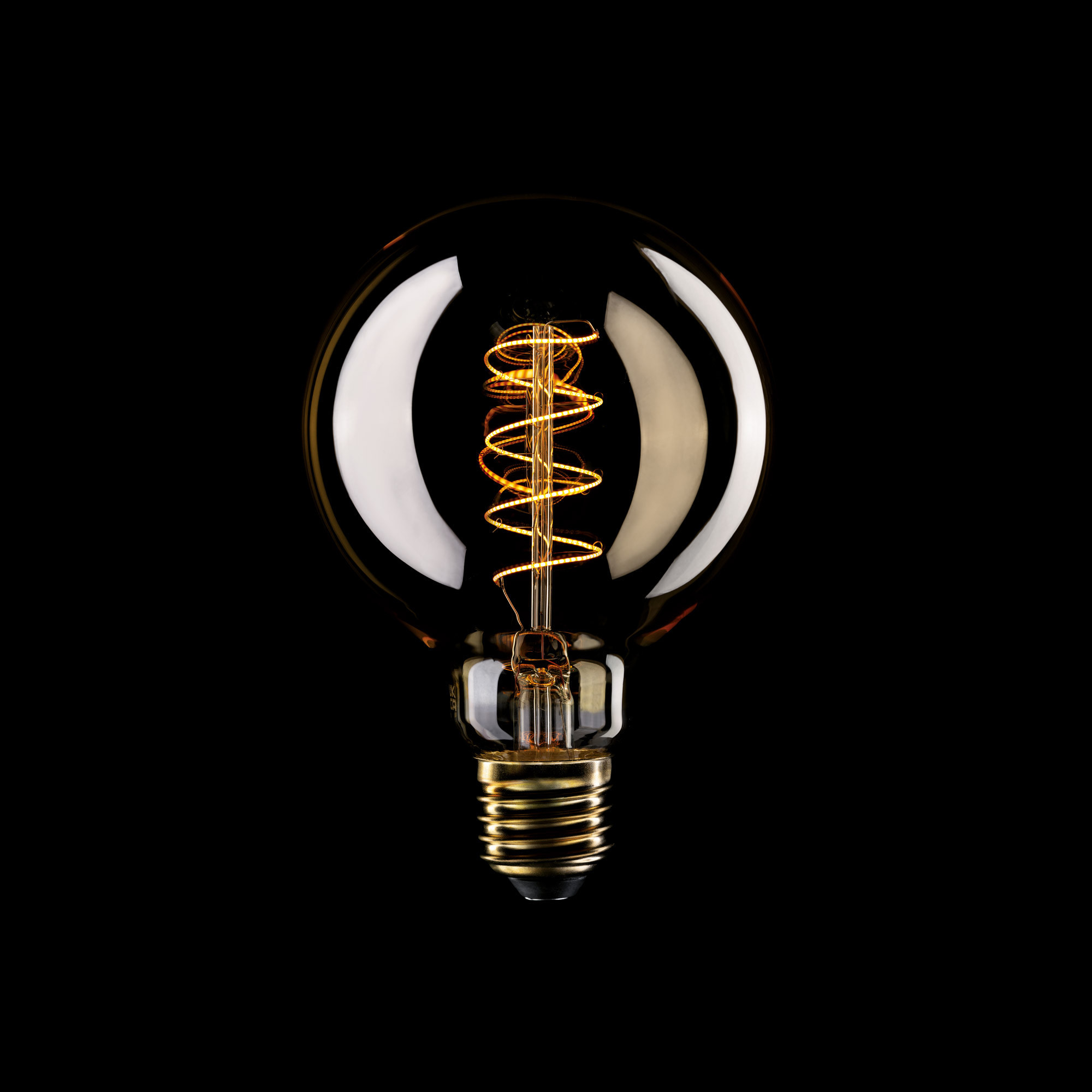 C06 - Ampoule LED G95, E27, 4W, 1800K, 250Lm, avec filament extra fin en verticale et verre doré